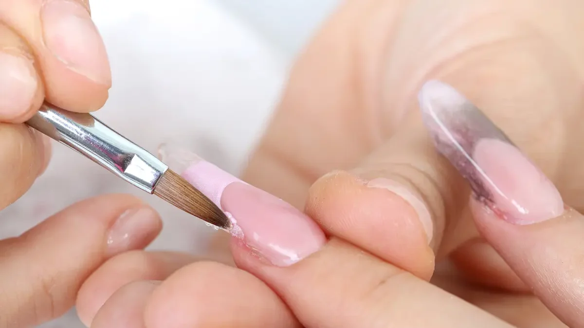 Manicure Francesa Prateada