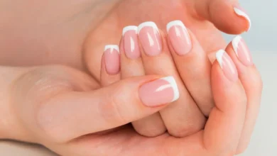 Unhas peroladas brancas