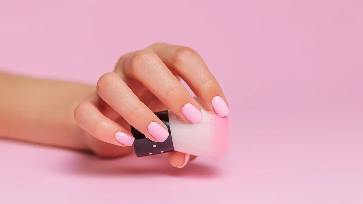 Unhas Decoradas Brancas e Roxas