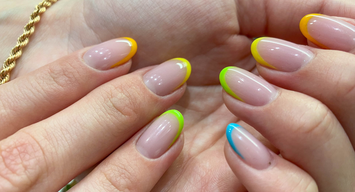 Unhas curtas decoradas