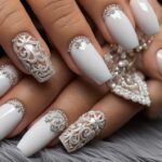 unhas decoradas no branco