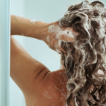 5 Melhores Shampoos Naturais para Cabelos Secos: Fórmulas Limpas que Hidratam e Revitalizam Seus Fios