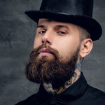 Tatuagem no pescoço masculina