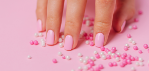 Cuidados Essenciais para Unhas Maduras: Dicas de Elegância para Senhoras