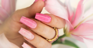 Unhas Decoradas Outubro Rosa: 5 Ideias Sofisticadas para Apoiar a Causa com Estilo