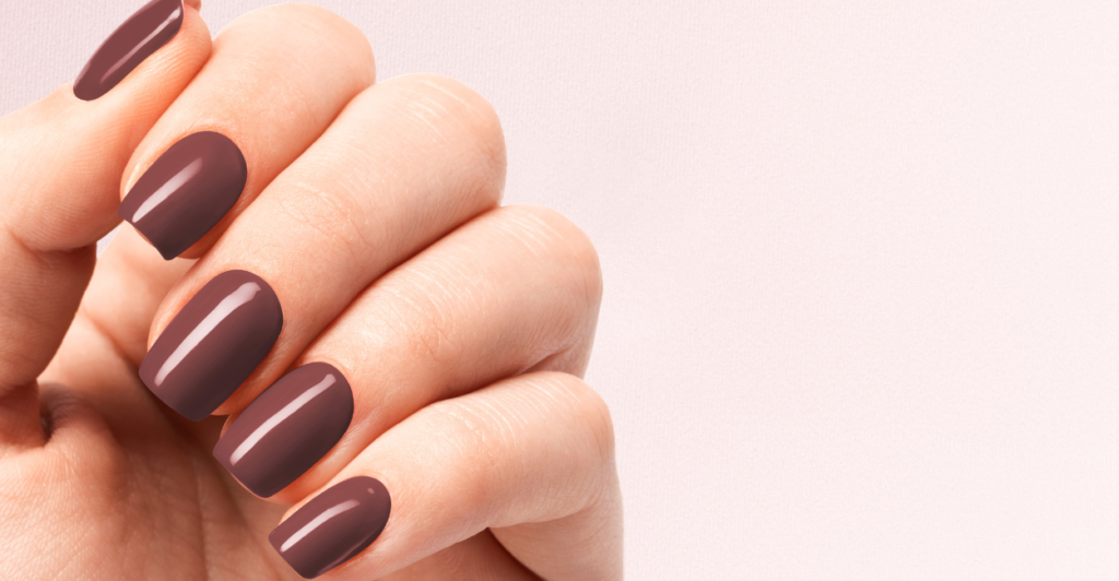 Unhas Coffee: 5 Estilos de Unhas Marrons Minimalistas que São Tendência
