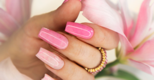 7 Unhas Minimalistas que Provam: O Discreto Realça a Elegância das Mulheres Maduras