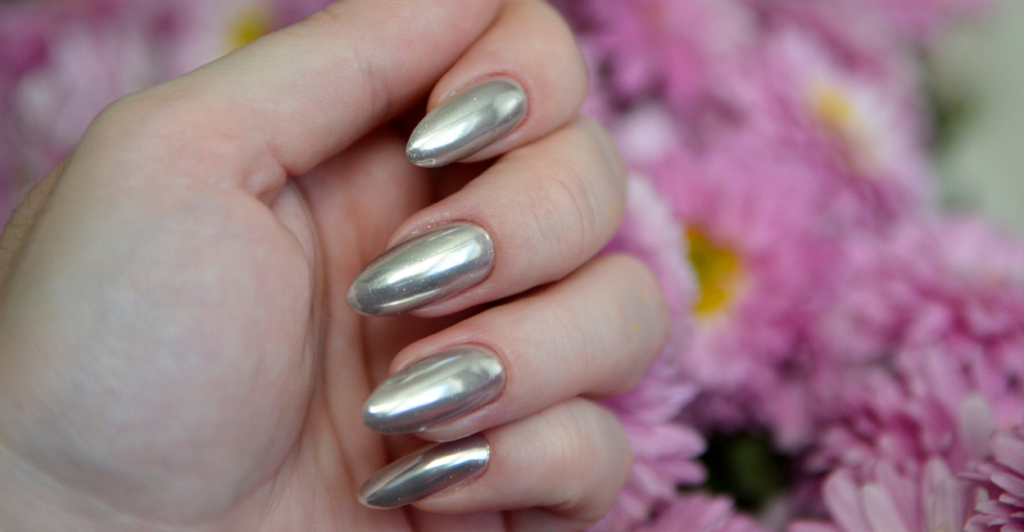 Unhas Cromadas: Vale a Pena Apostar no Hype das Chrome Nails?