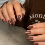 unhas em tons de café