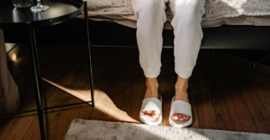 looks com chinelo