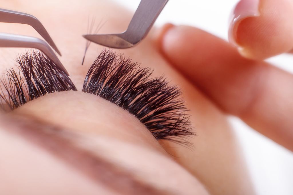 extensão de cílios fio a fio
