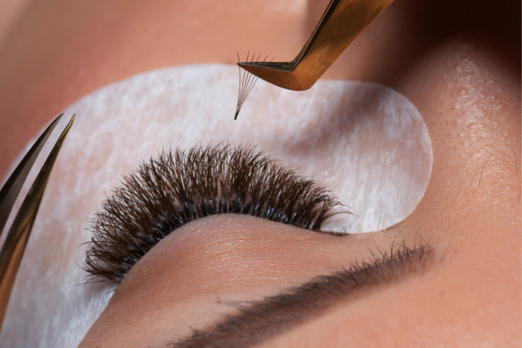 quanto tempo dura extensão de cílios